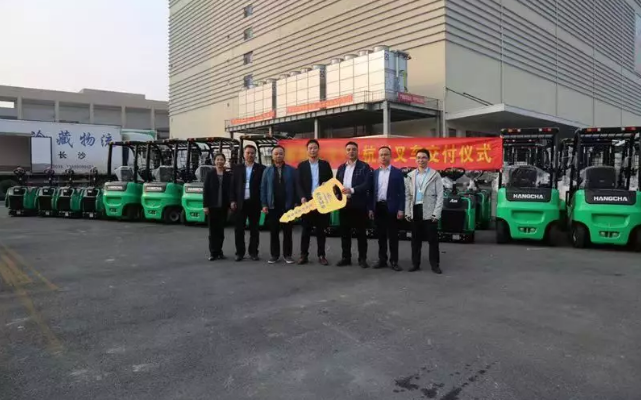 【強勢】杭叉集團交付湖南某大型冷庫58臺鋰電池叉車！