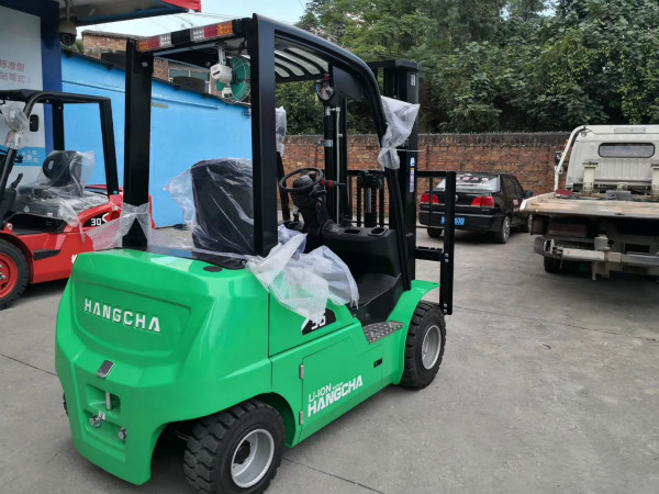 【干貨】電動(dòng)堆高車、電動(dòng)搬運(yùn)車的電機(jī)和繼電器應(yīng)該怎么保養(yǎng)？